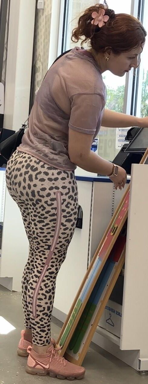 Random candid Goddess wear leggings