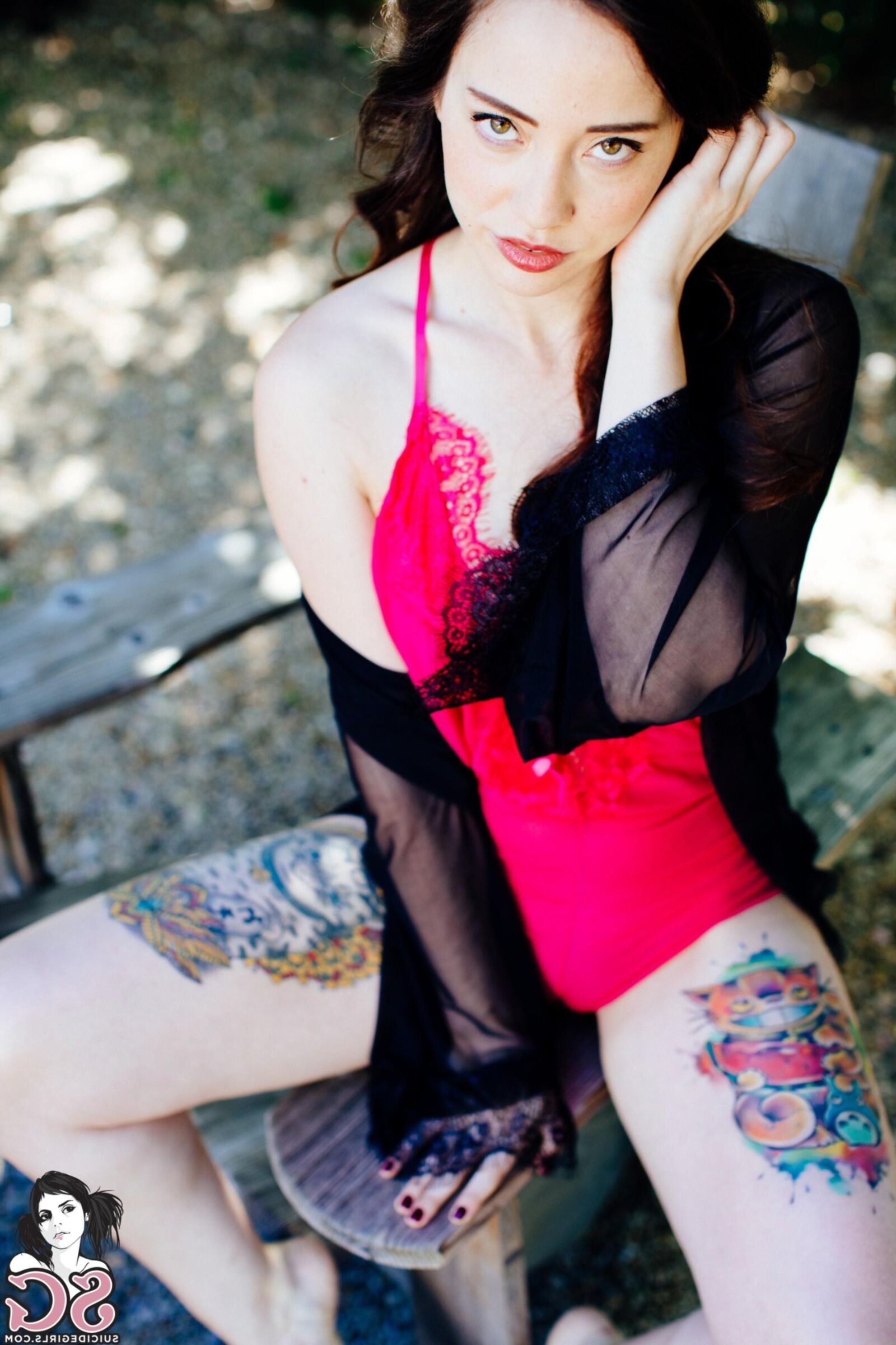 Gorgeous Brunette Tattoo Collector