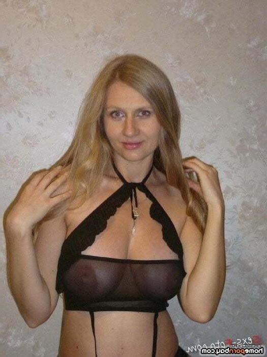 Blonde Busty MILF homemade private photos Super Boobs 