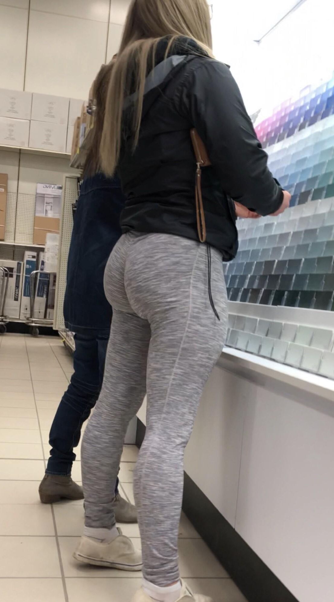 Random candid Asses that want ur cum