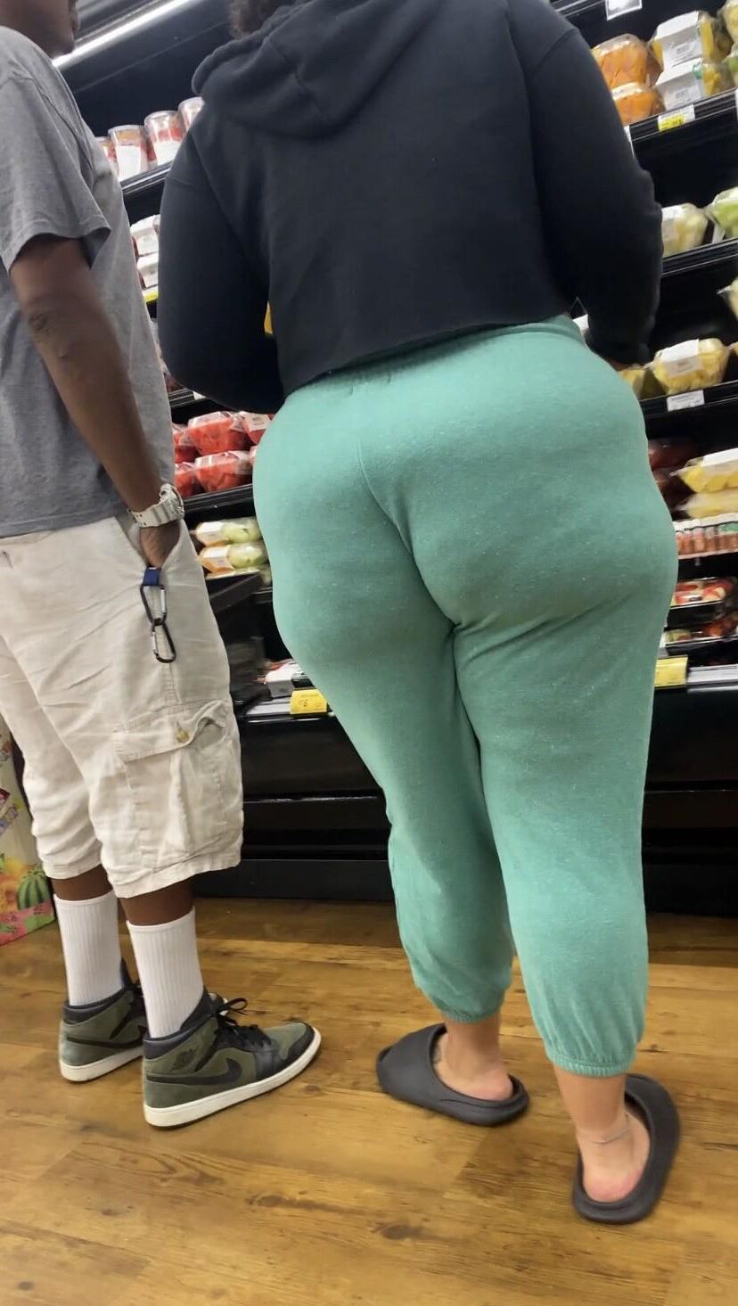 Candid Big Ebony BBW Weggie Ass