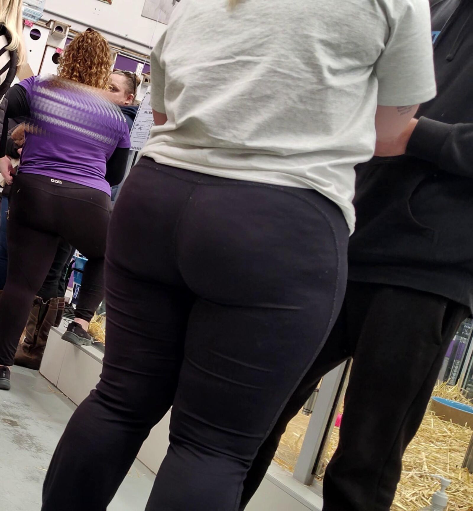 Random candid Asses that want ur cum