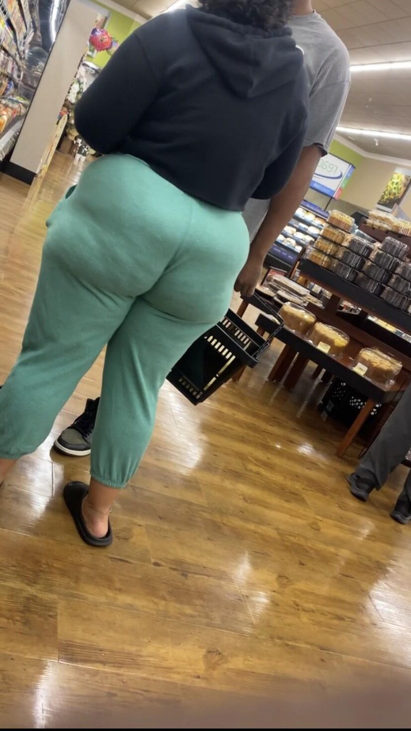 Candid Big Ebony BBW Weggie Ass