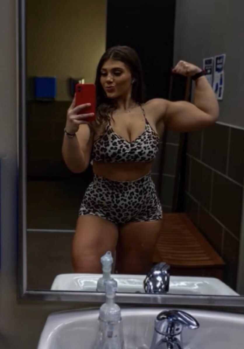 Muscle Girls Thicc, Powerful, Sexy Pawgs!