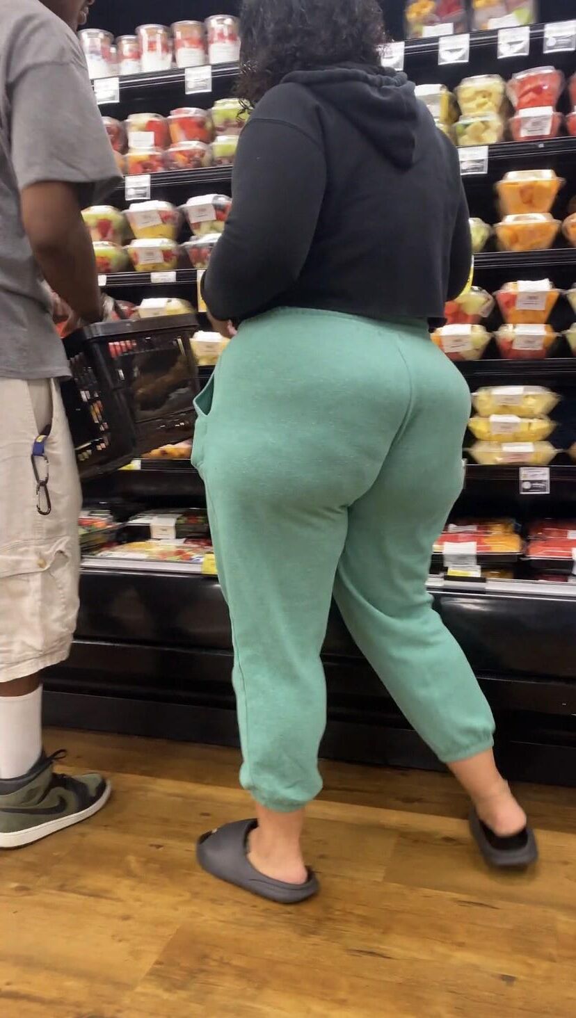 Candid Big Ebony BBW Weggie Ass