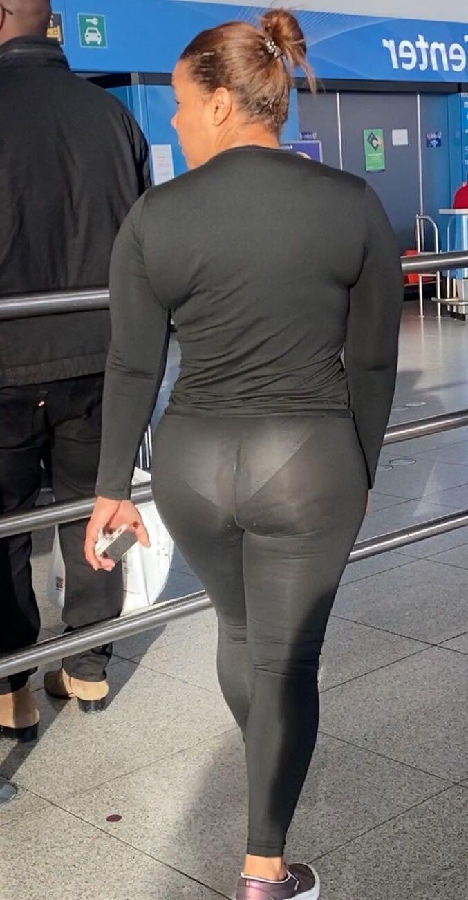 Candid Voir à travers les leggings