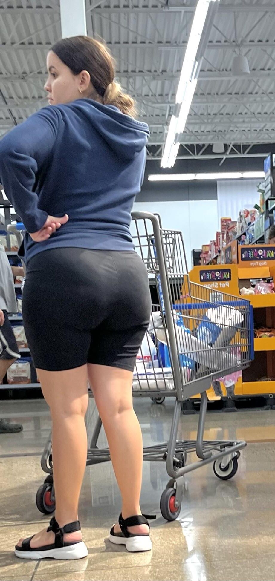 Random candid Asses that want ur cum