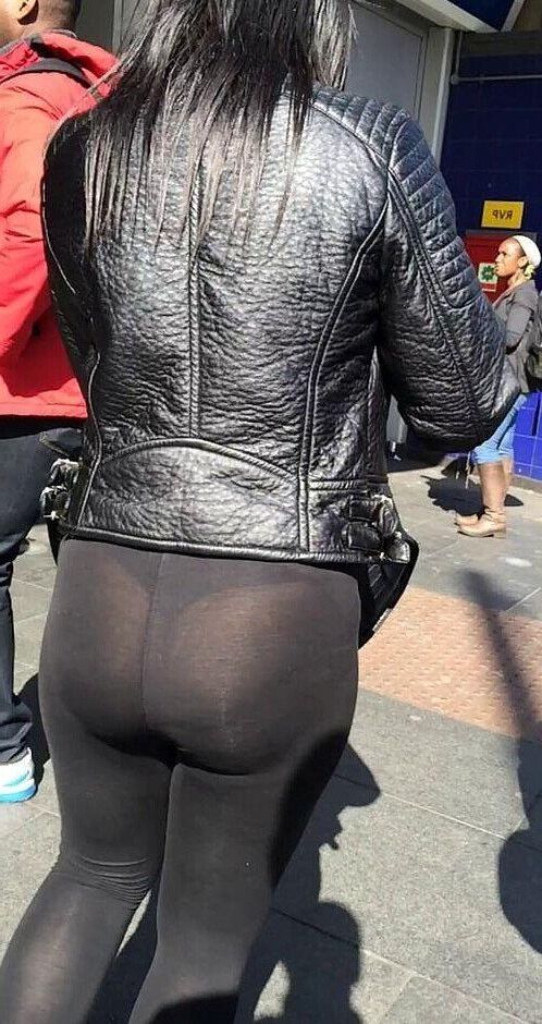 Candid Voir à travers les leggings