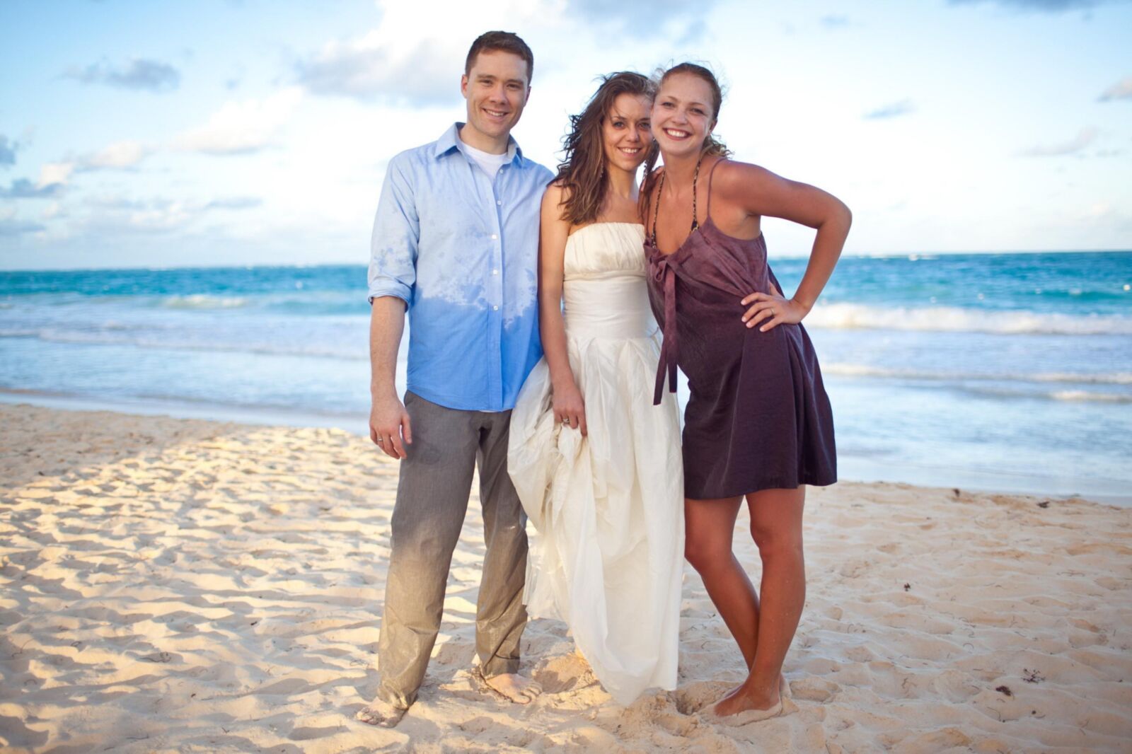 Blue eyed bride Robyn topless at the beach