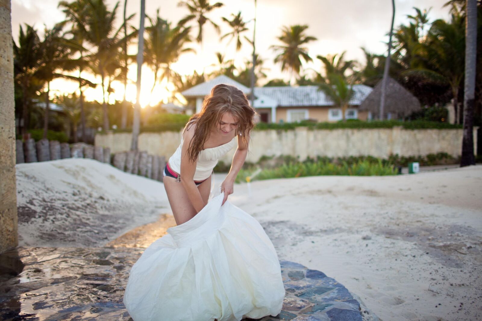 Blue eyed bride Robyn topless at the beach