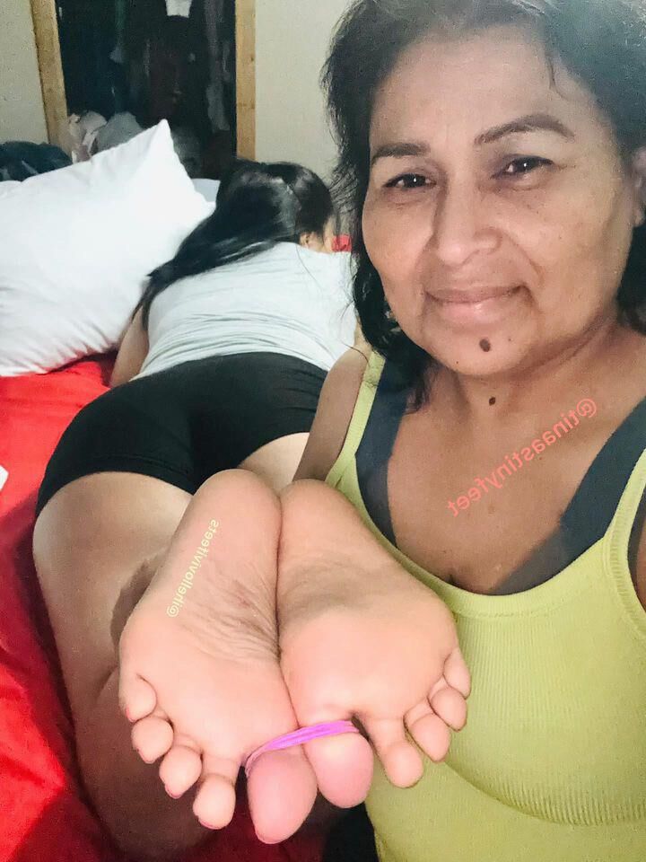 Hellovivifeet y su mamá Tinaastinyfeet