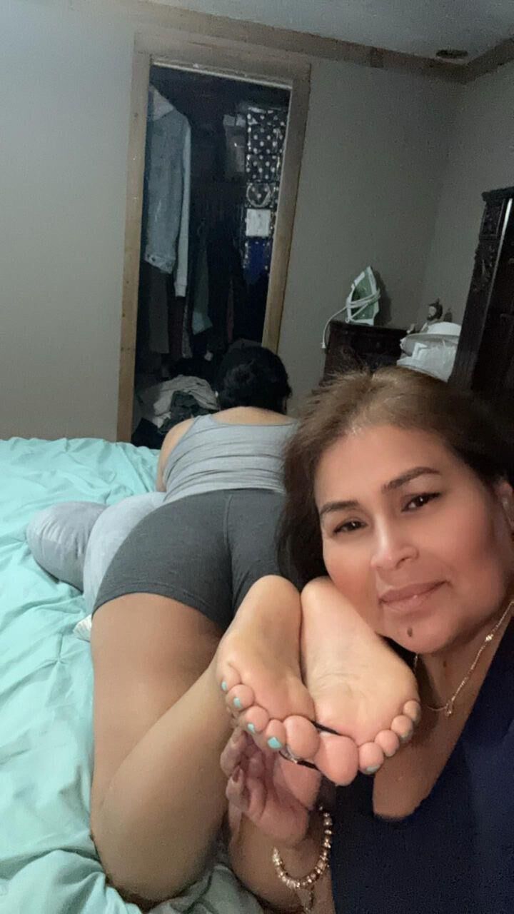 Hellovivifeet y su mamá Tinaastinyfeet