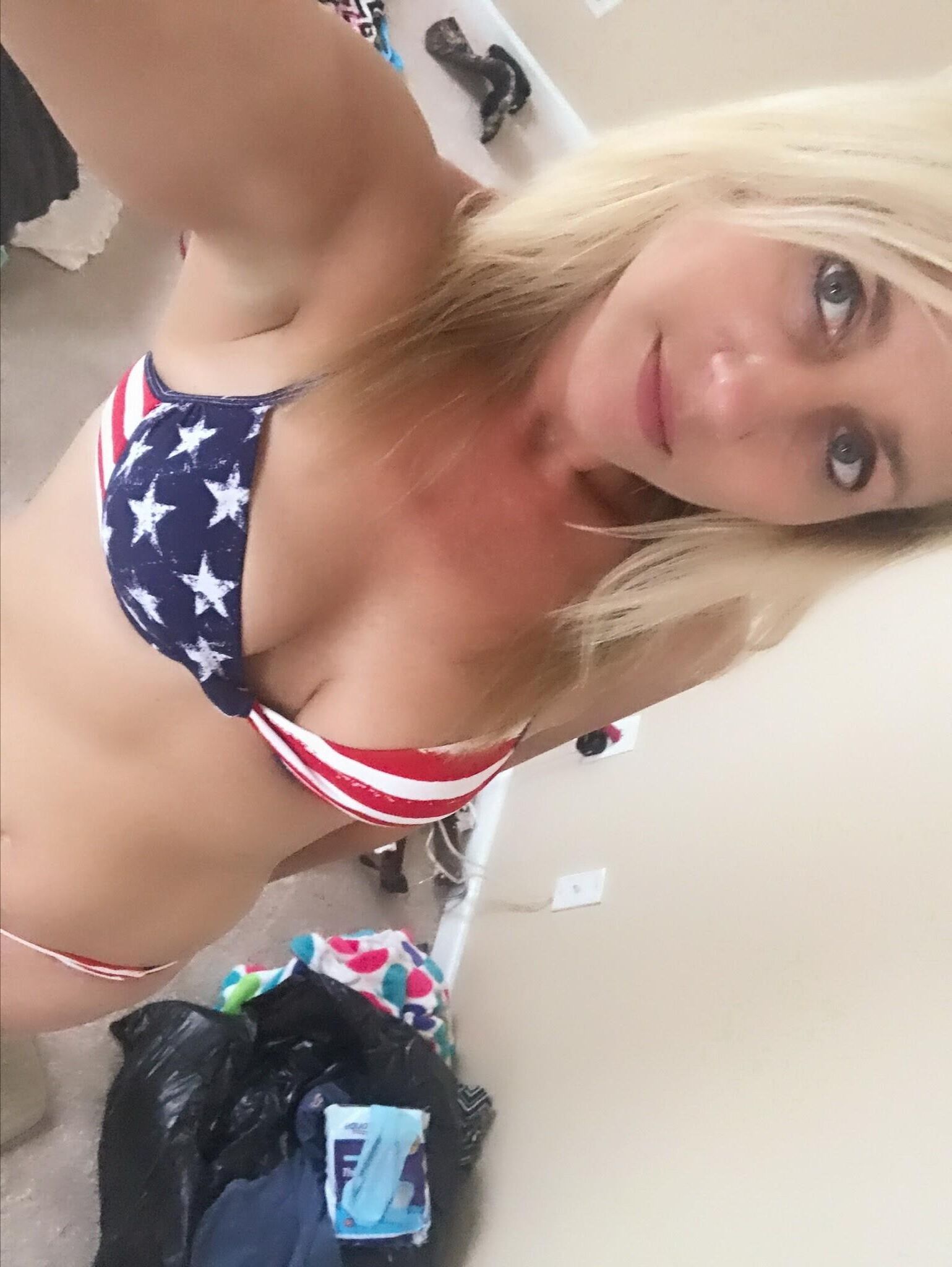 American mature selfie nudes