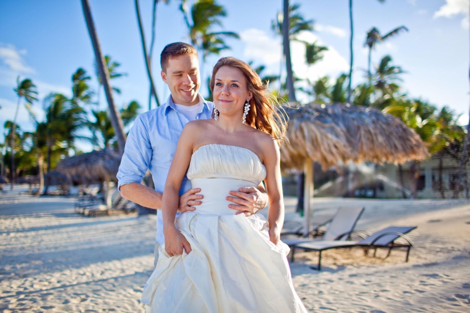 Blue eyed bride Robyn topless at the beach