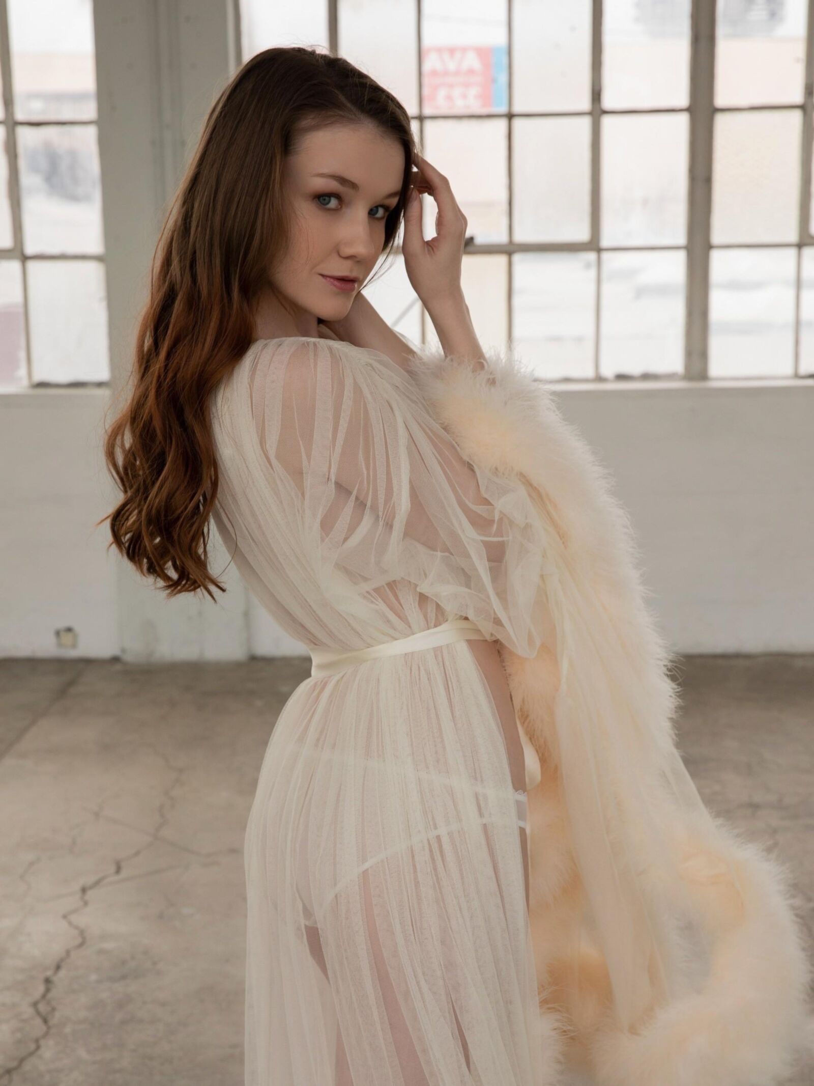 Brunette EMILY BLOOM Natural Light