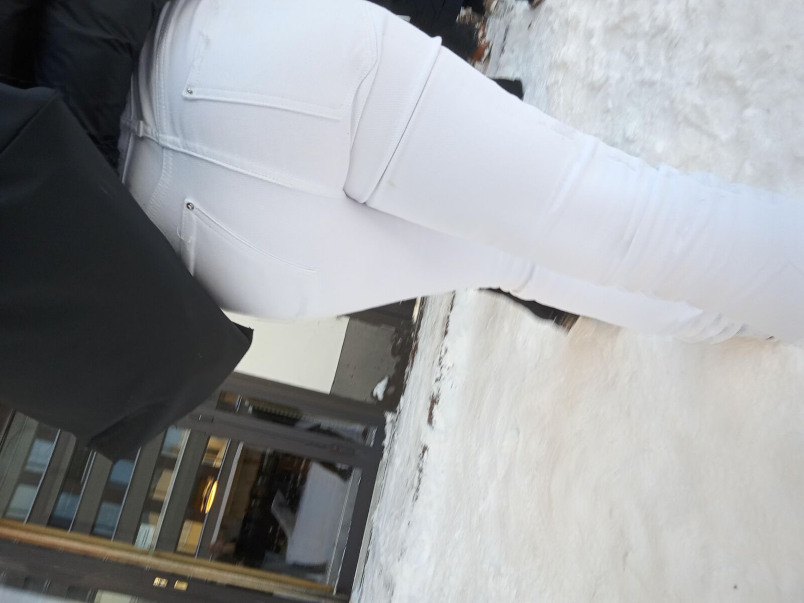 Juicy ass in white jeans