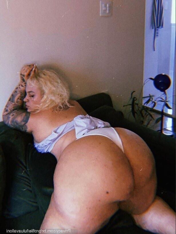 Lulu Enorme Culo Tetona Tatuada Belleza Brasileña BBW Chica Mixta