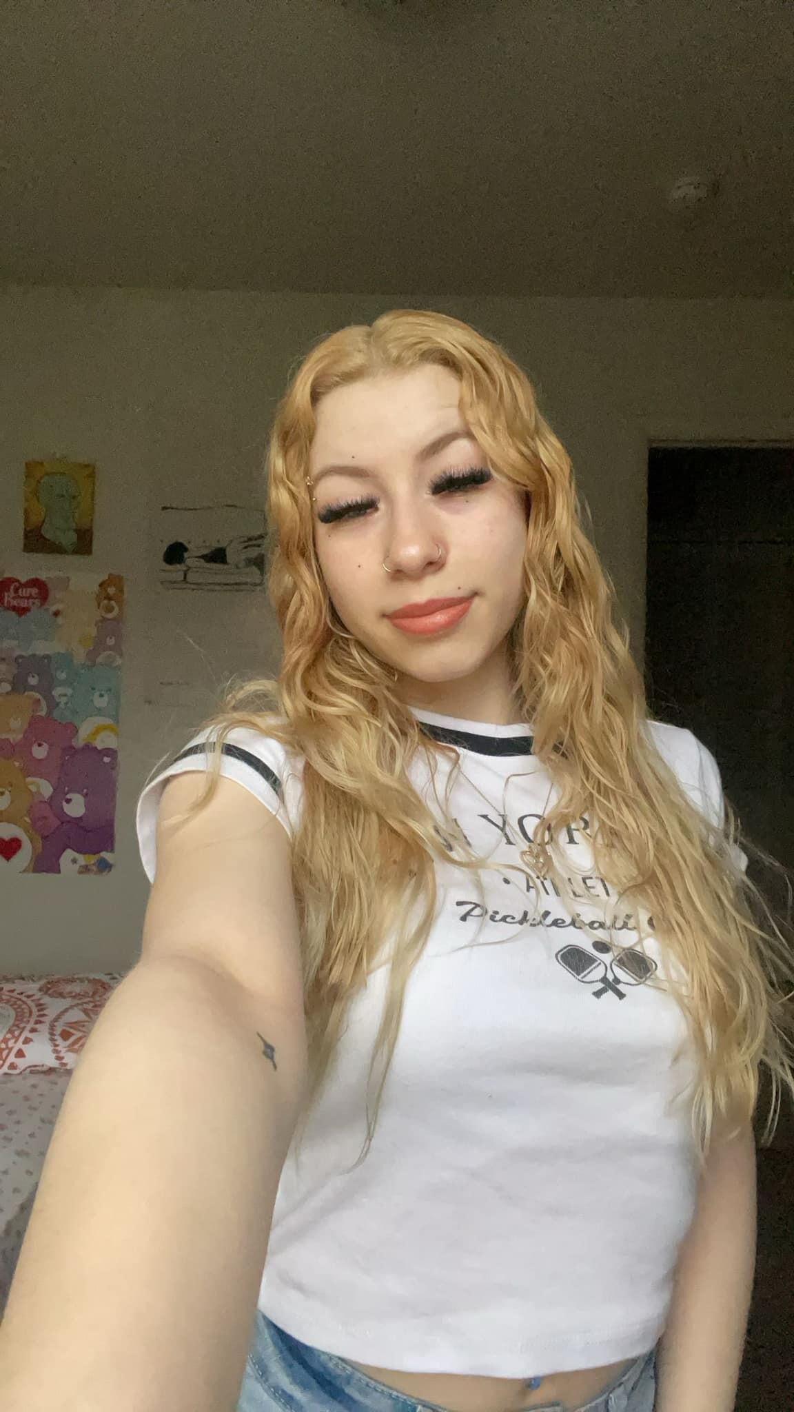 Angel una adolescente latina Bratty lo sé comentarios o homenajes bienvenidos