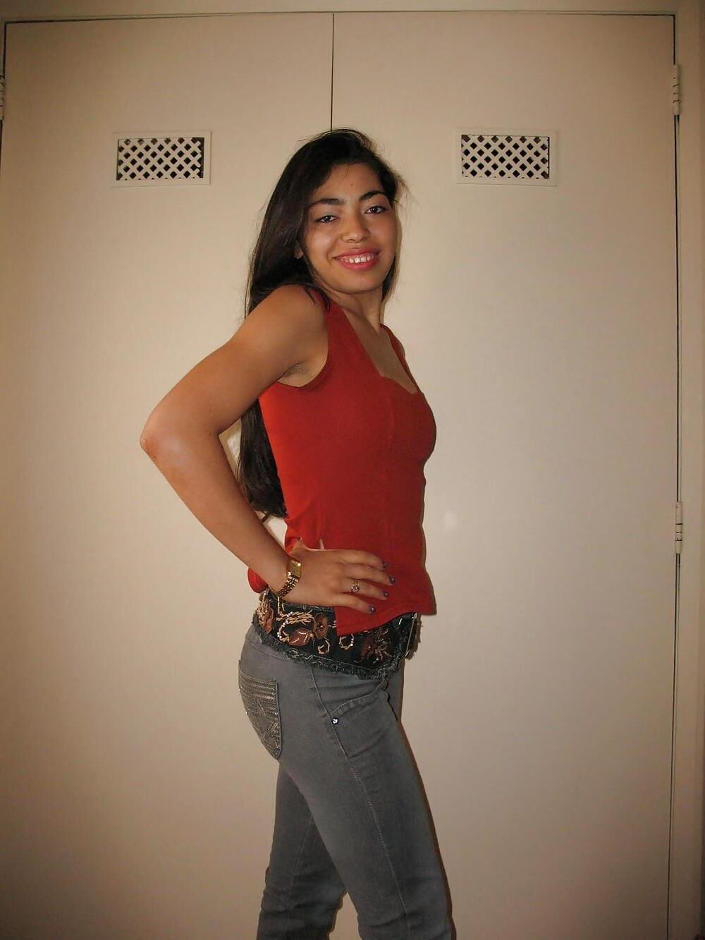 linda adolescente latina