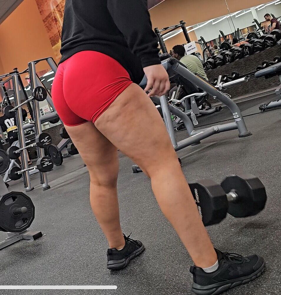 Fat Ass Sluts au gymnase