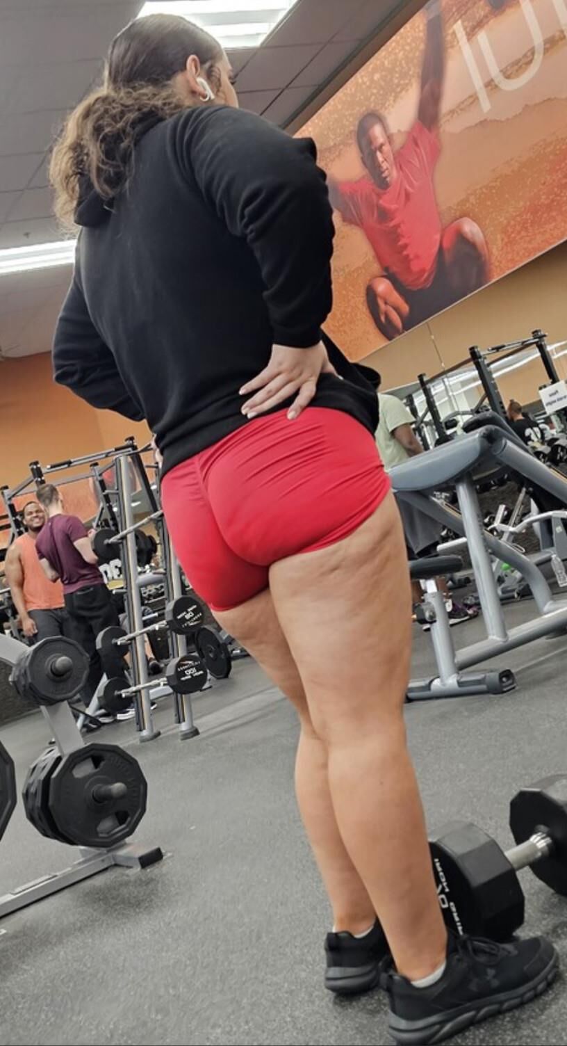 Fat Ass Sluts au gymnase