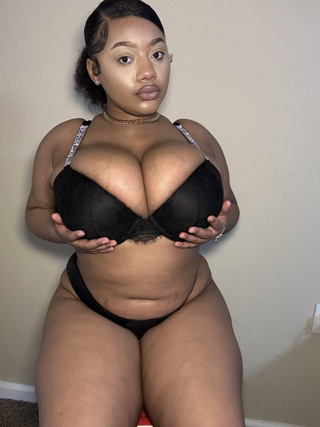 Big tit ébène Babe Riv