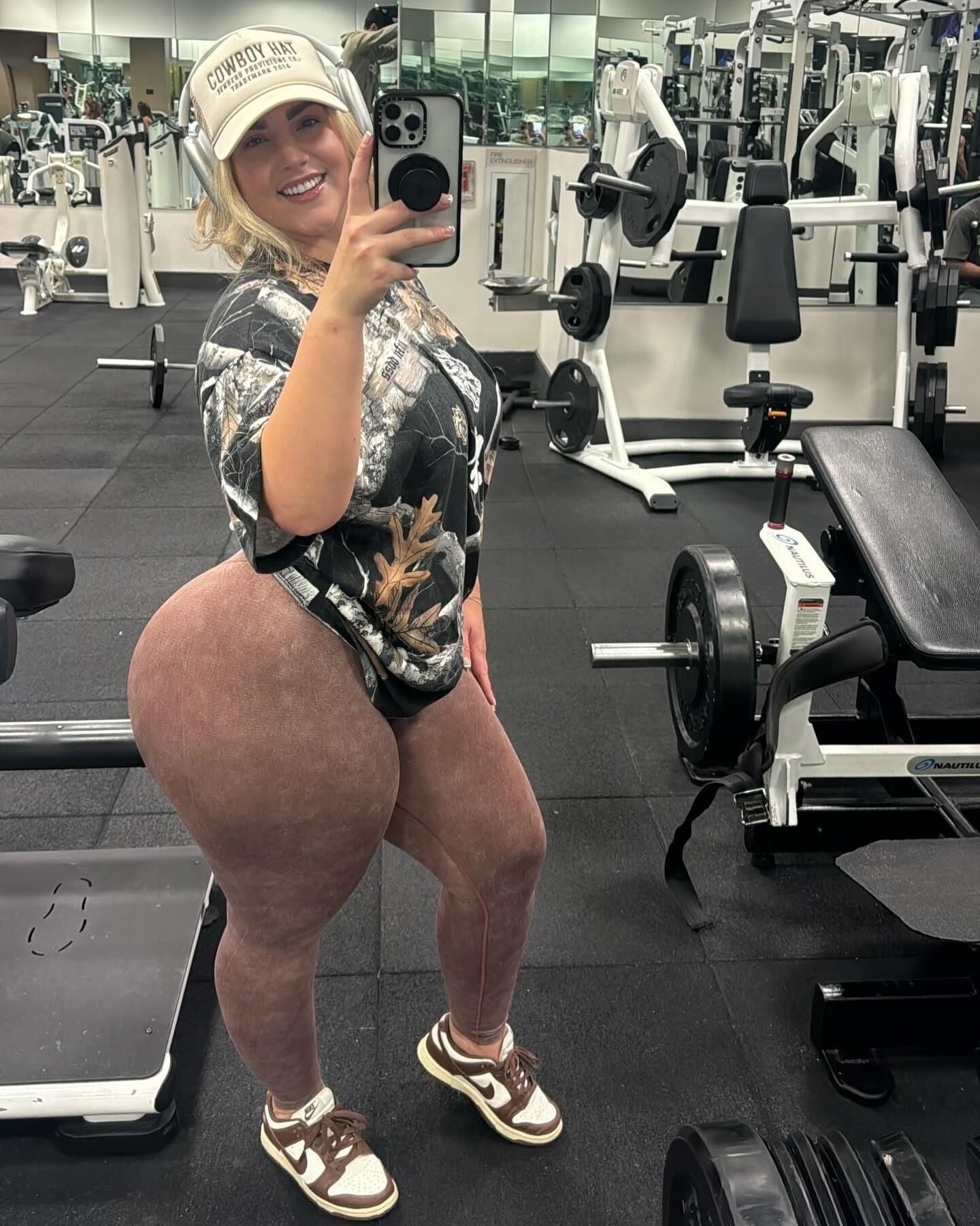 Haleigh Big Ass Bits Wunderschönes blondes Mädchen gemischte heiße Schüsse