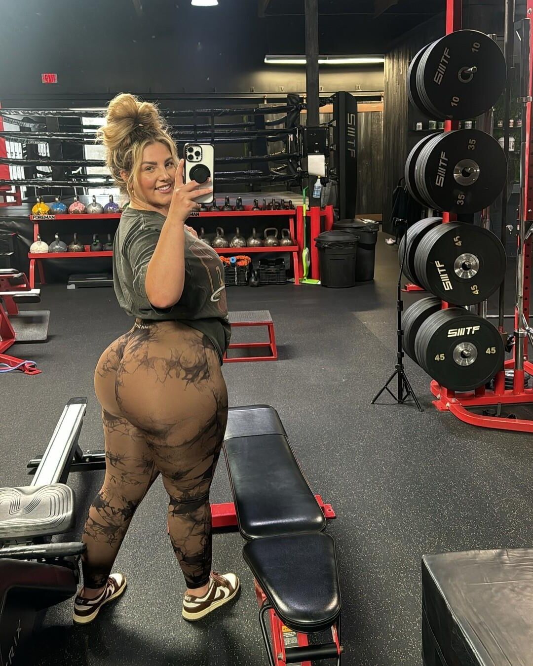 Haleigh Big Ass Bits Wunderschönes blondes Mädchen gemischte heiße Schüsse