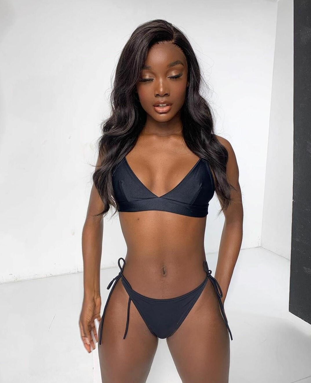 Filles noires en bikini