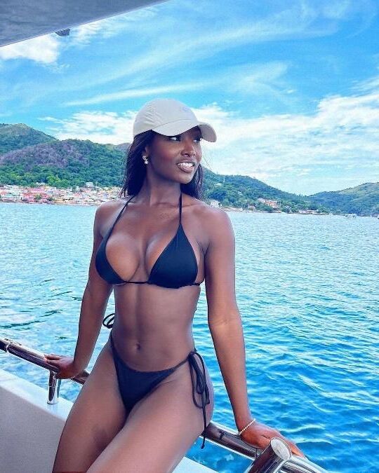 Filles noires en bikini