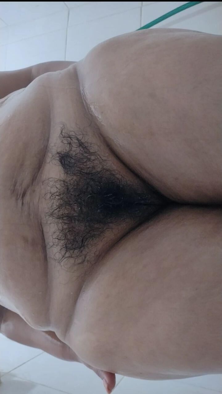 Hairy pussy mom