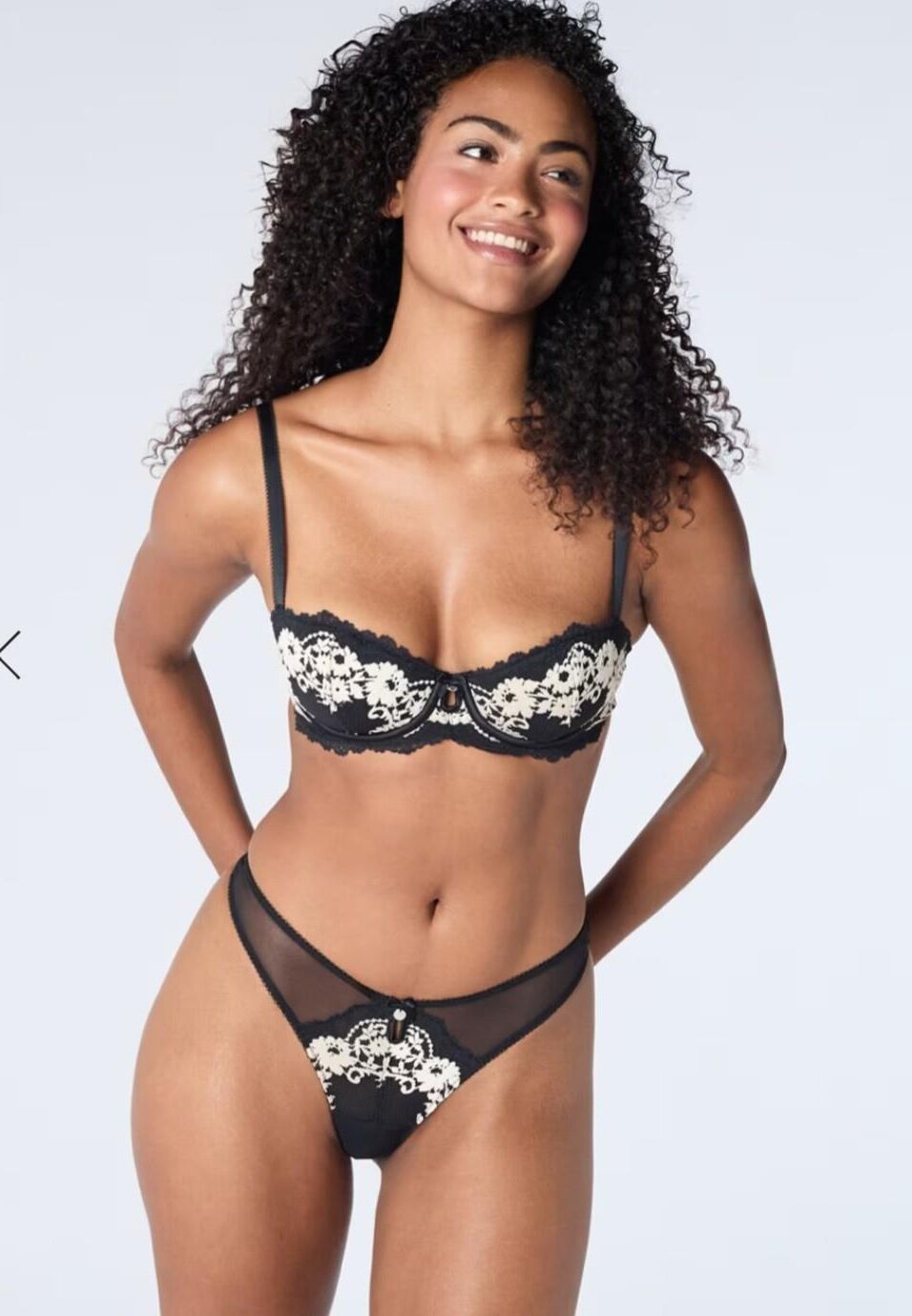 Mix de lingerie e biquíni