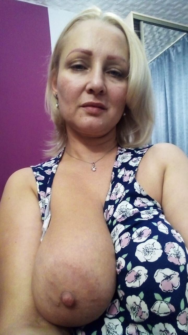 Wunderschöne dicke russische große Tit Milf