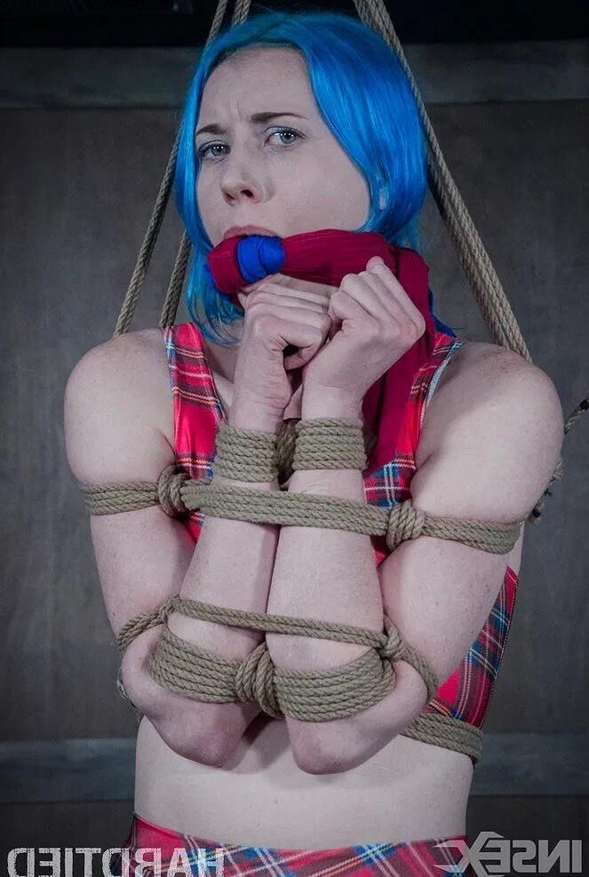 Lux Lives Bondage Modell