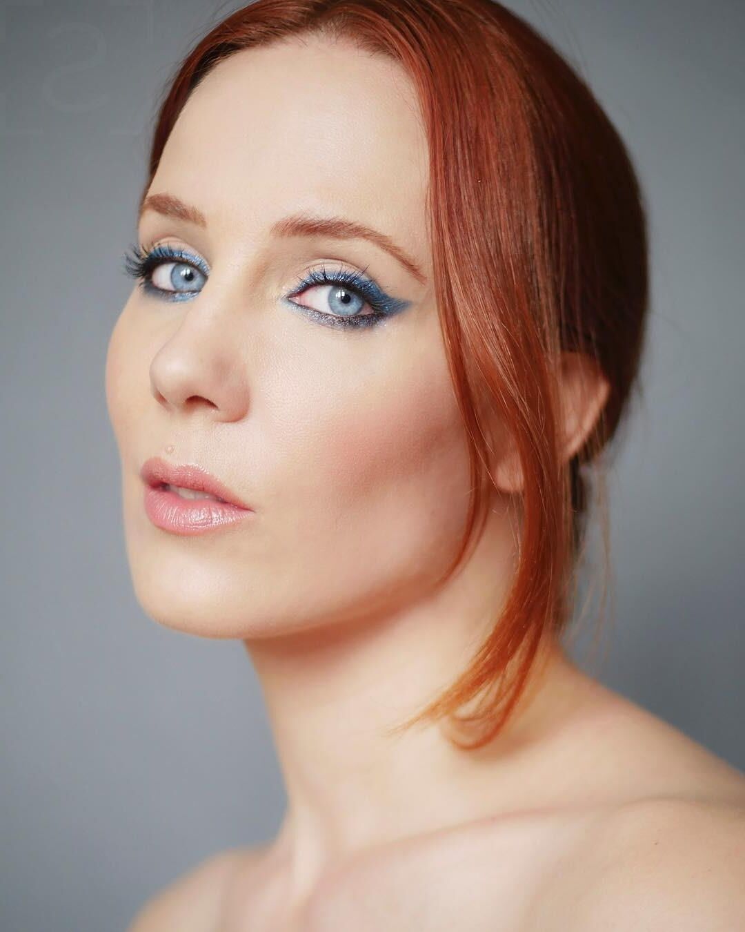 Simone Simons (cantor holandês) ()