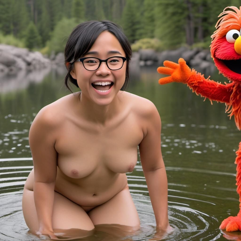 MUJERES DESNUDAS Y MOJADAS EN UN LAGO CON ELMO !!!