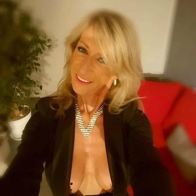 Die klassische blonde milf