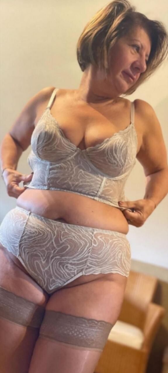 Lingerie mature est