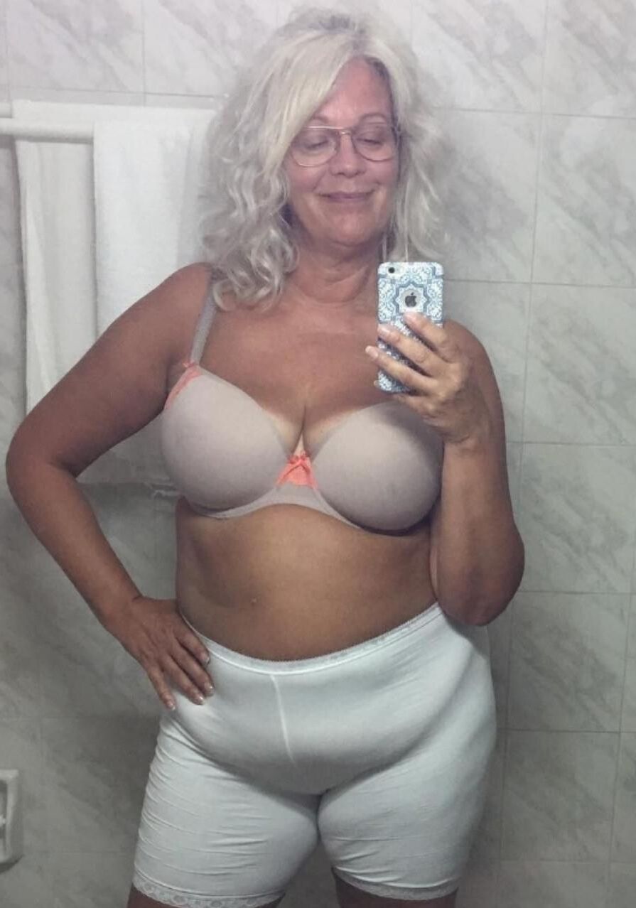 Lingerie mature est