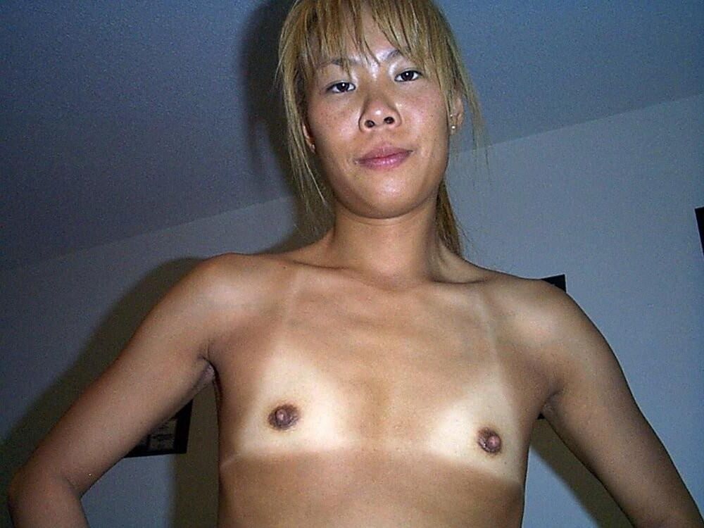 Femme asiatique excitée