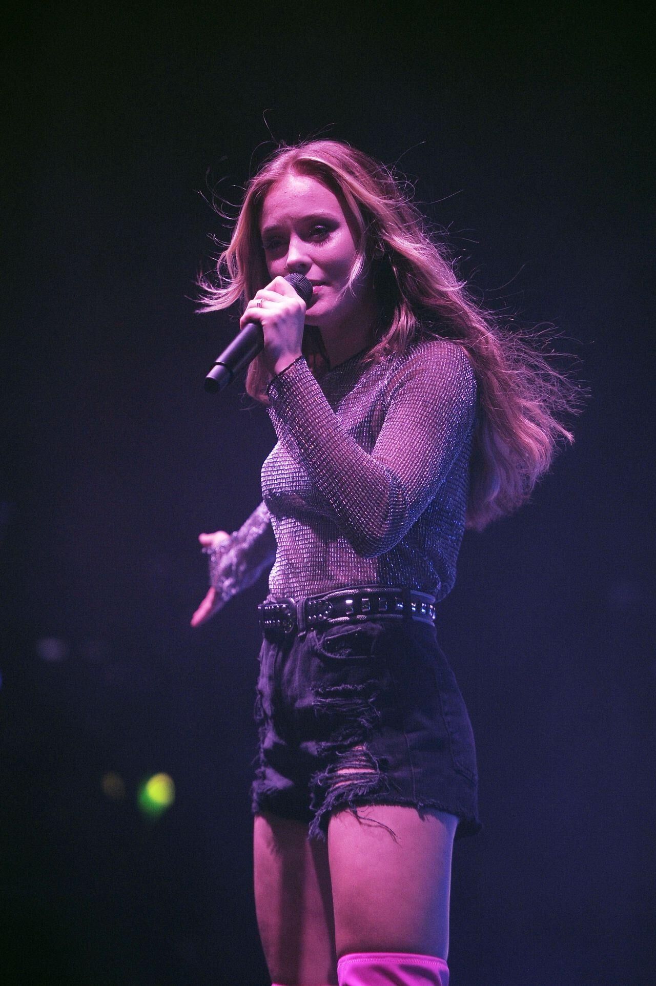 Zara Larsson tritt bei Eventim Apollo in London auf //