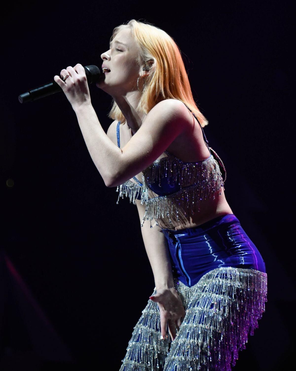 Zara Larsson spielt live bei Y Jingle Ball auf