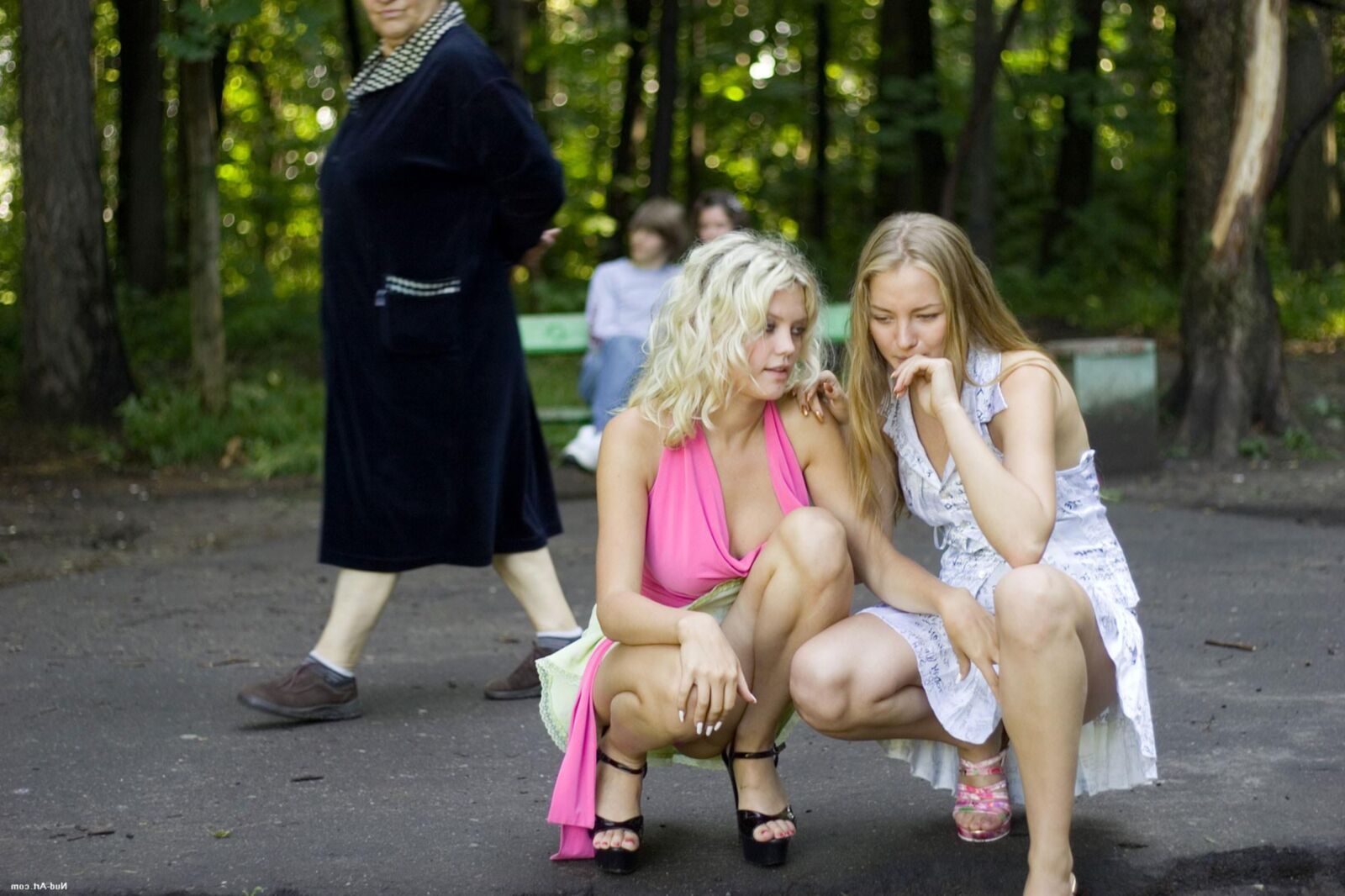 Nud Art Barbara und Valya Walk im Park X.