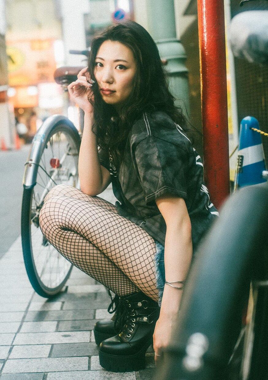 Aika Yamagishi Newlook Girl rencontre la rue