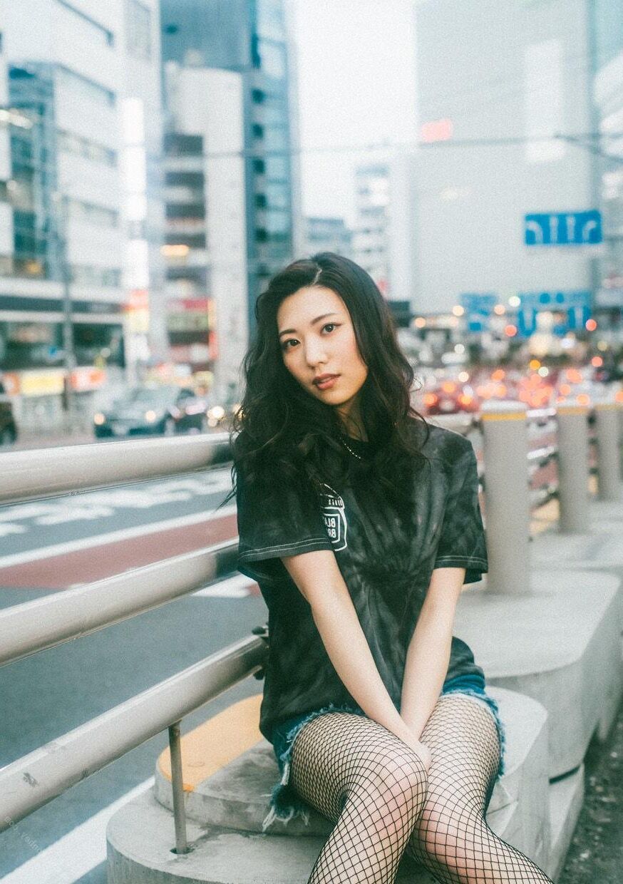 Aika Yamagishi Newlook Girl rencontre la rue