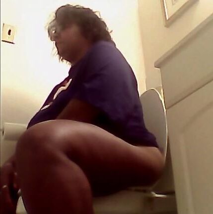 Ebony Women Pooping