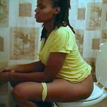 Ebony Women Pooping