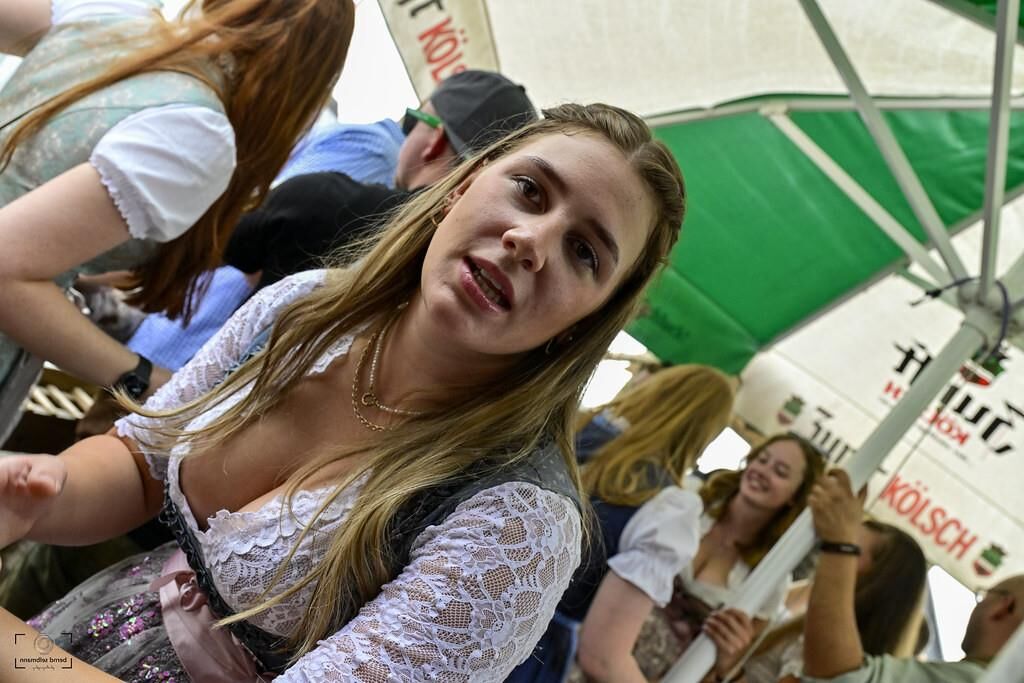 geiles dirndgirl wird immer betrunkener dirndl girl gets drunk