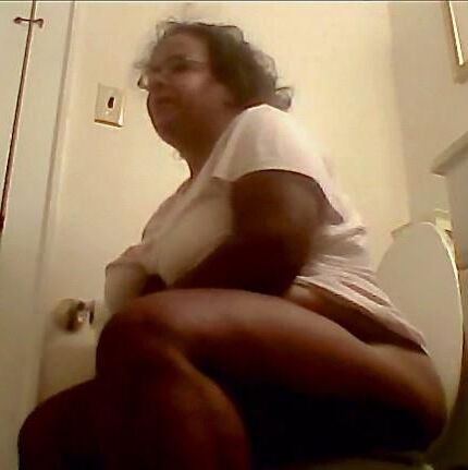 Ebony Women Pooping