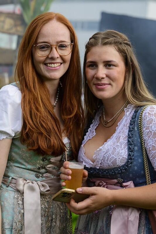 geiles dirndgirl wird immer betrunkener dirndl girl gets drunk